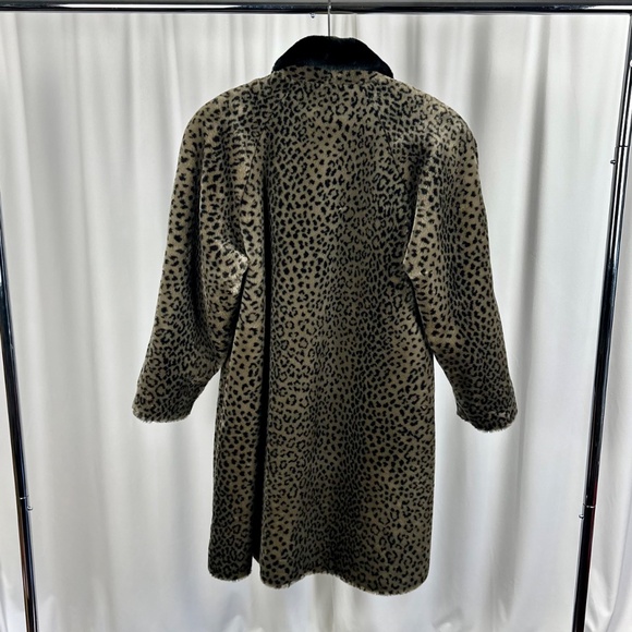 Vintage 1980s Faux Fur Winter Coat in Grey and Black - Made in Canada - M/L - Picture 7 of 10